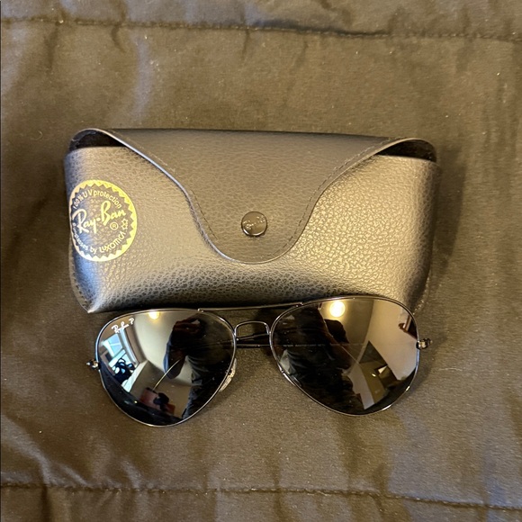 Ray-Ban Classic Black Aviator Sunglasses - Picture 1 of 4